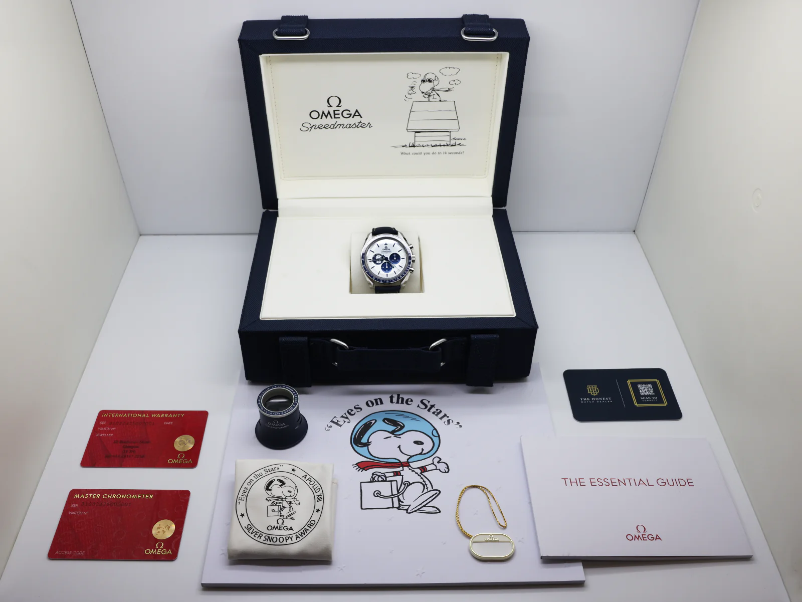 GENTS OMEGA SPEEDMASTER SNOOPY 50TH ANNIVERSARY 42mm 50m STAINLESS STEEL SILVER DIAL UNWORN 2026 UK B&P - Image 2