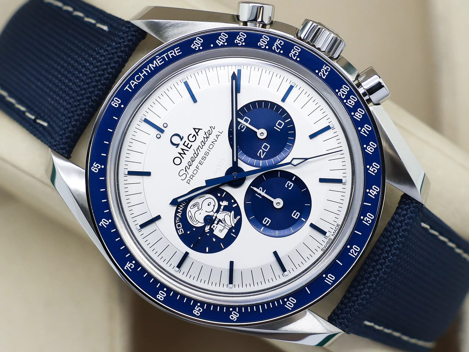 GENTS OMEGA SPEEDMASTER SNOOPY 50TH ANNIVERSARY 42mm 50m STAINLESS STEEL SILVER DIAL UNWORN STICKERS 2025 UK B&P