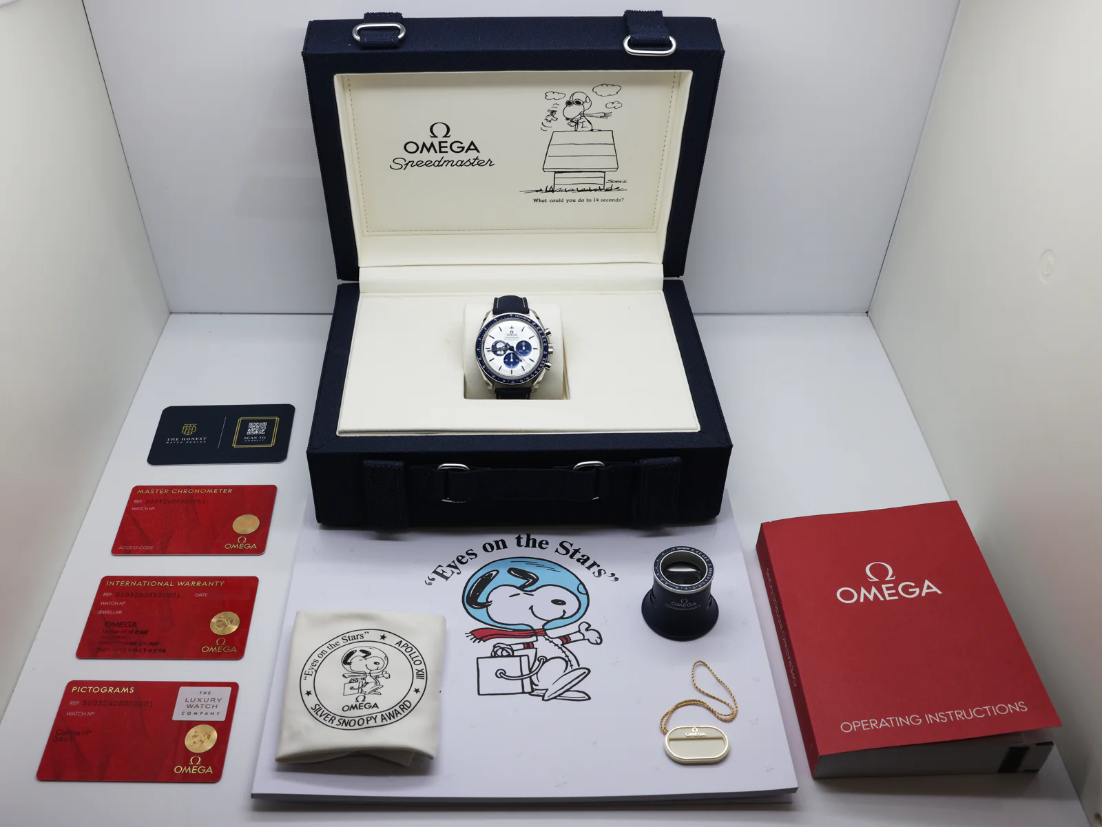 GENTS OMEGA SPEEDMASTER SNOOPY 50TH ANNIVERSARY 42mm 50m STAINLESS STEEL SILVER DIAL UNWORN STICKERS 2025 UK B&P - Image 2