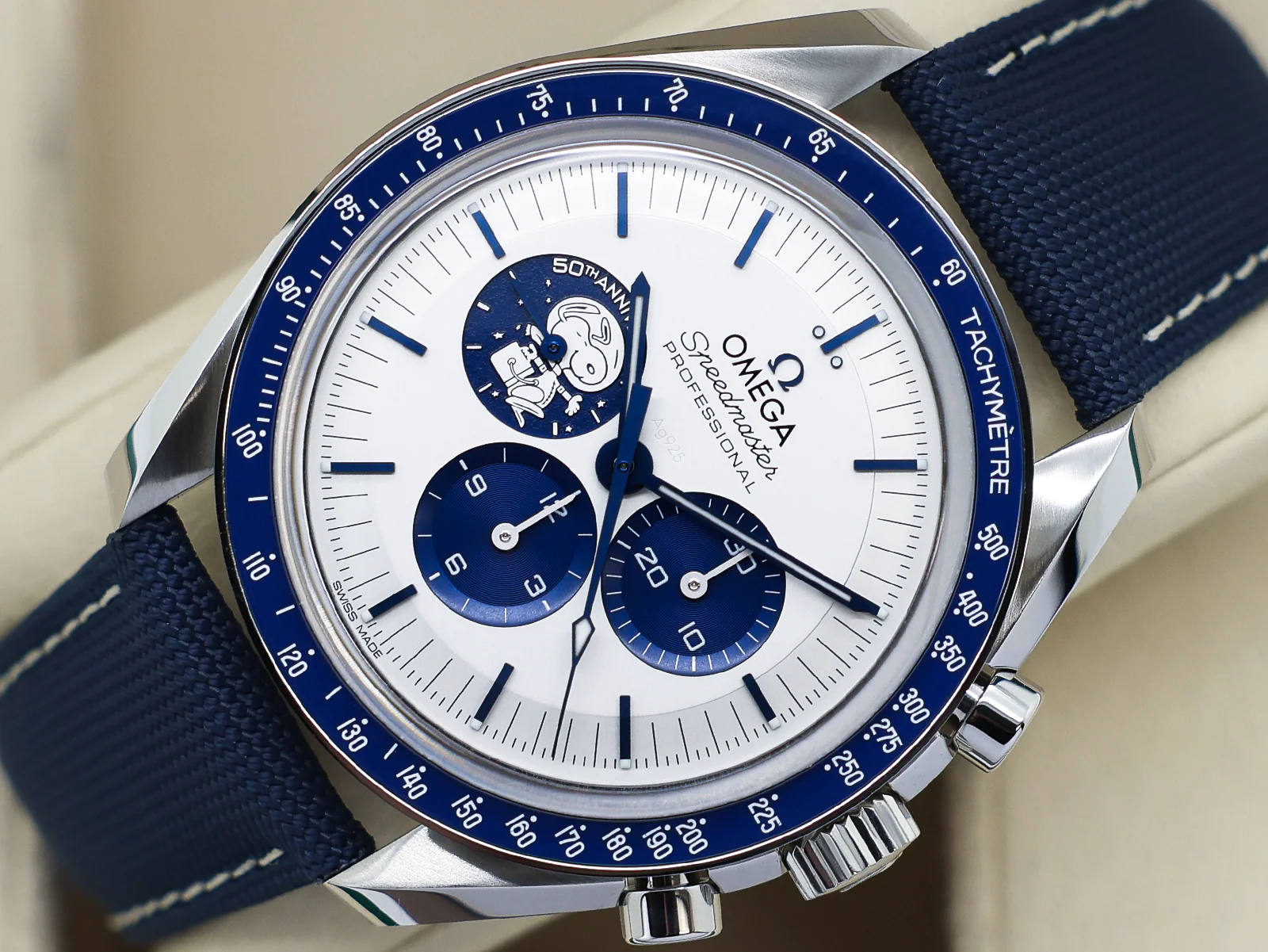 GENTS OMEGA SPEEDMASTER SNOOPY 50TH ANNIVERSARY 42mm 50m STAINLESS STEEL SILVER DIAL UNWORN STICKERS 2025 UK B&P - Image 3