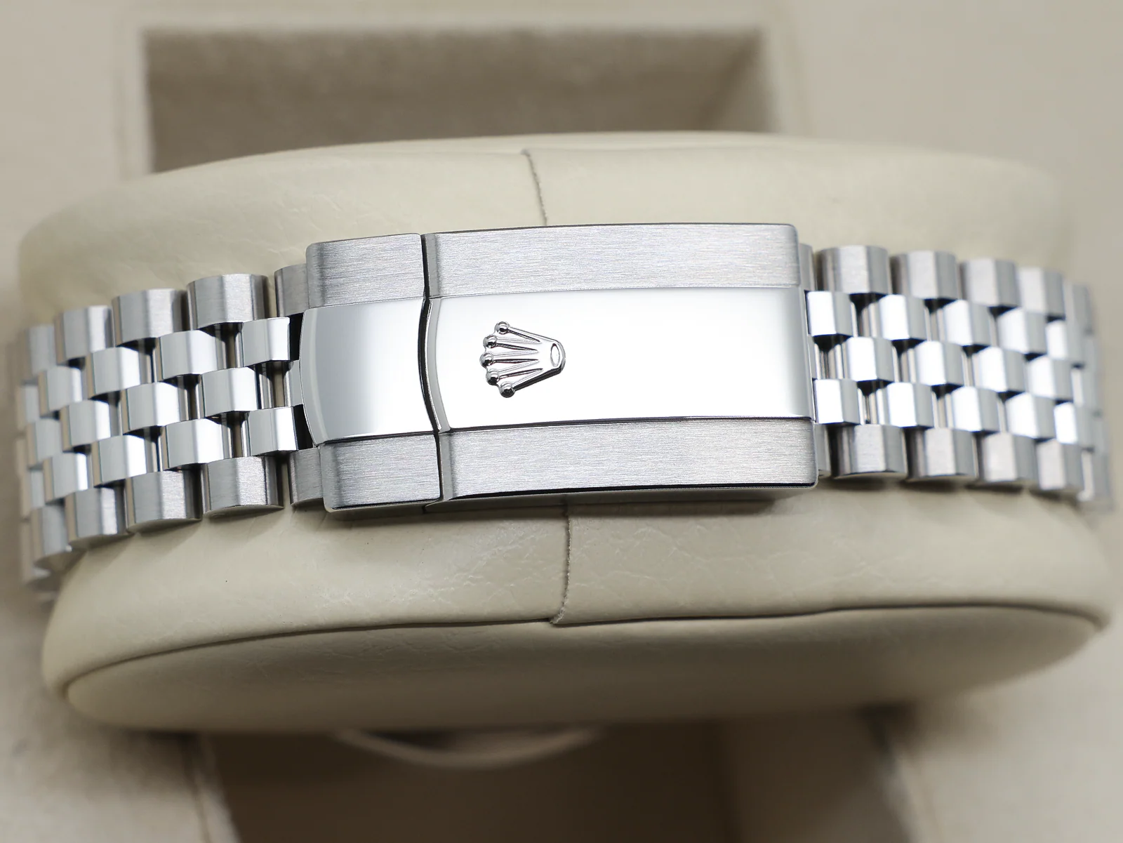 GENTS ROLEX DATEJUST 41mm 126334 STAINLESS STEEL MINT GREEN DIAL UNWORN 2026 UK B&P - Image 5