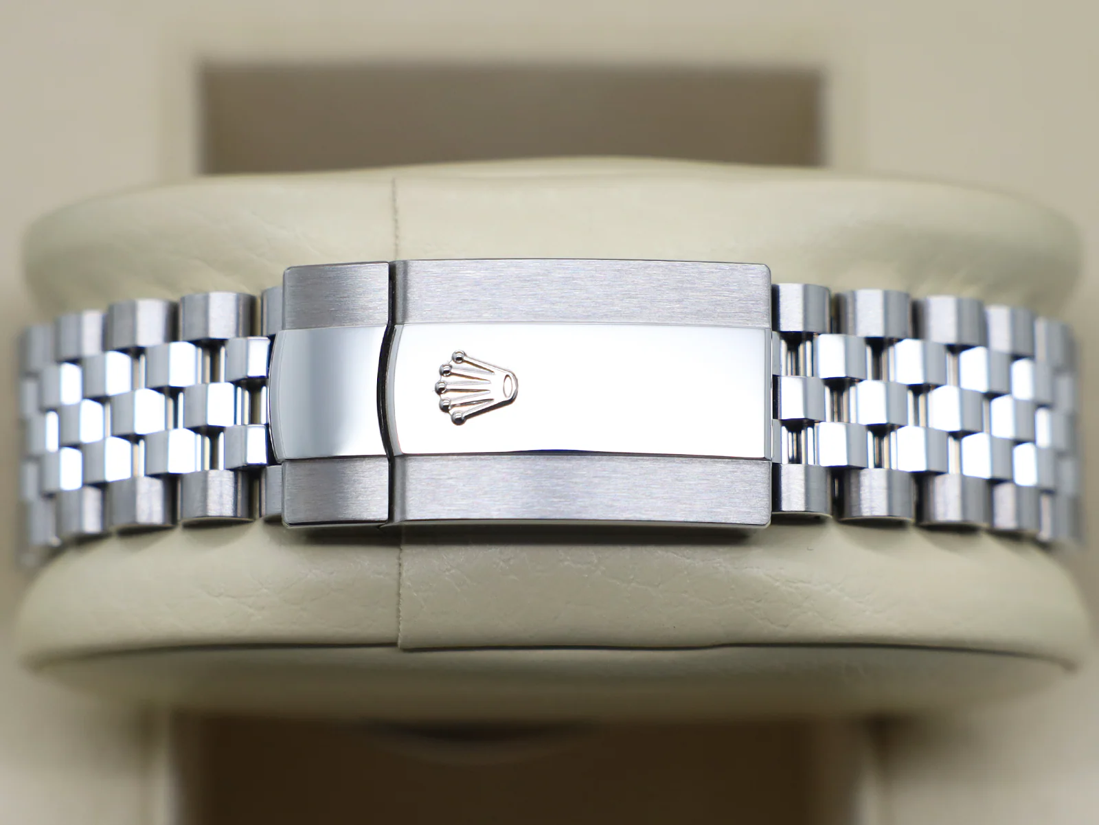 GENTS ROLEX DATEJUST 41mm 126334 STAINLESS STEEL RHODIUM DIAL WARRANTY 2021 UK B&P - Image 5