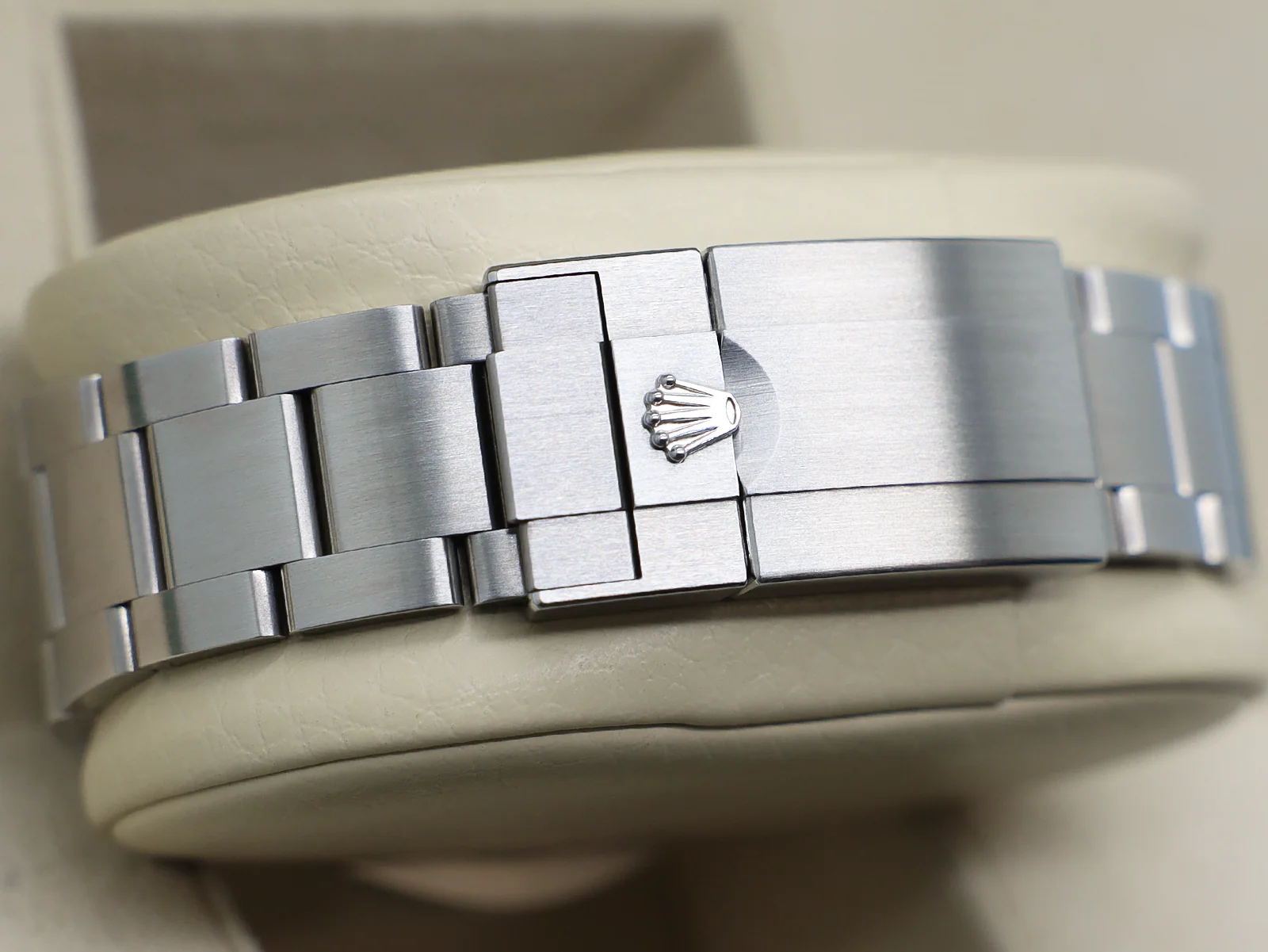 GENTS ROLEX EXPLORER II 42mm 226570 STAINLESS STEEL BLACK DIAL WARRANTY 2022 UK B&P - Image 5
