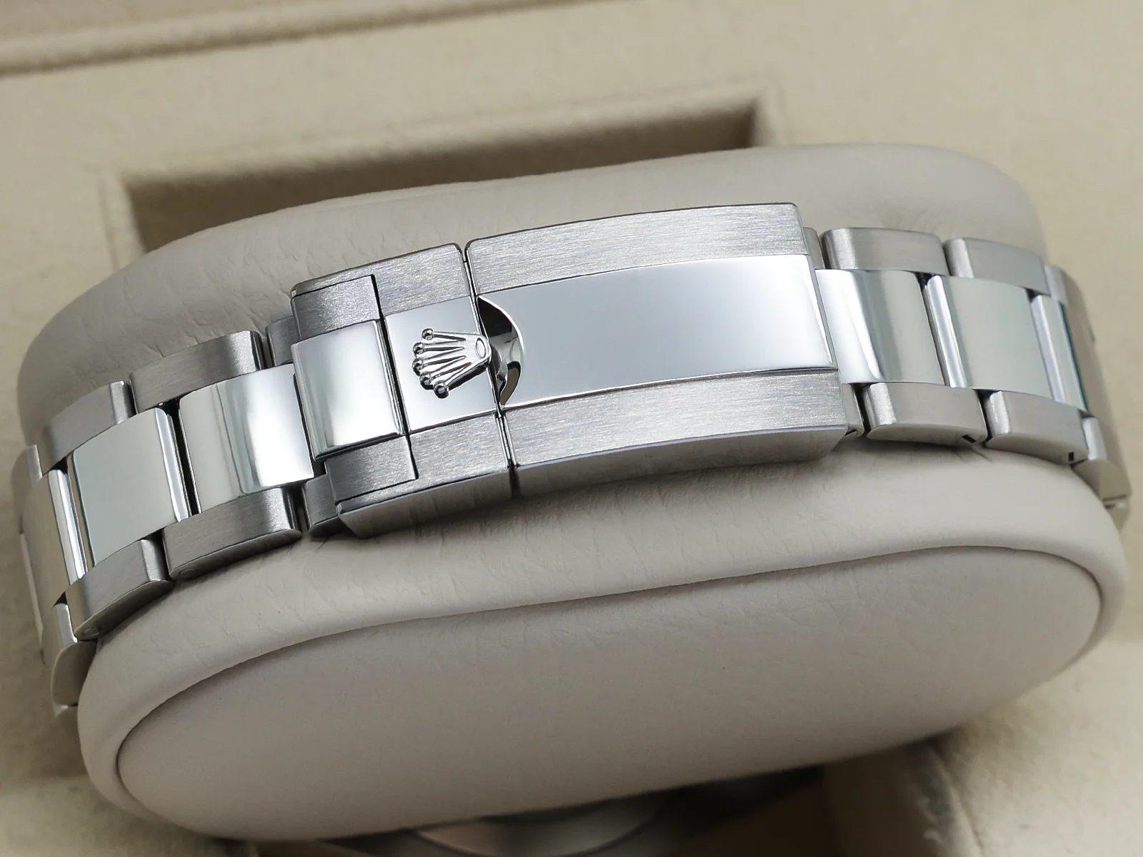 GENTS ROLEX GMT-MASTER II BRUCE WAYNE 126710GRNR STAINLESS STEEL WARRANTY 2024 UK B&P - Image 8