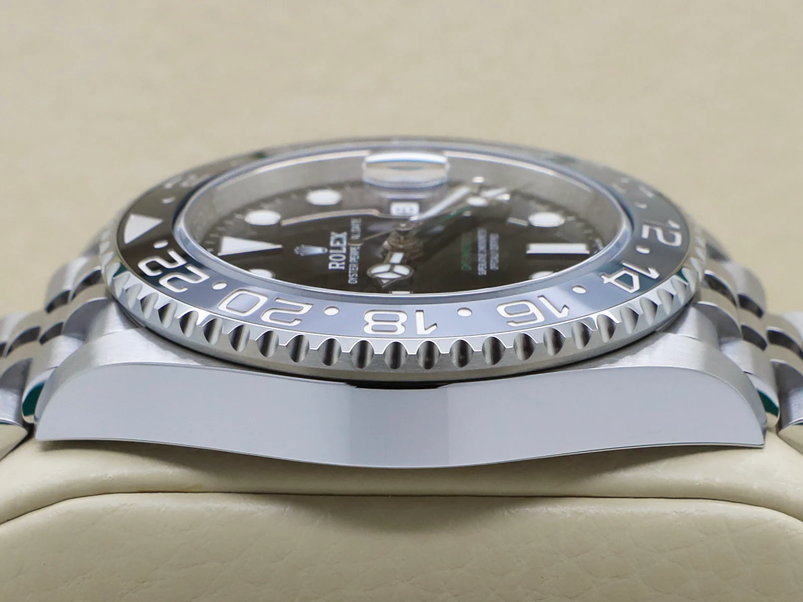 GENTS ROLEX GMT-MASTER II BRUCE WAYNE 126710GRNR STAINLESS STEEL WARRANTY 2024 UK B&P - Image 4