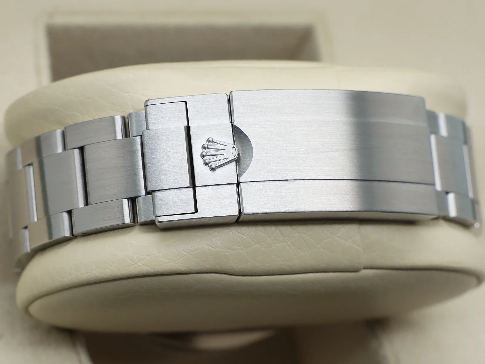 GENTS ROLEX SUBMARINER NON DATE 41mm 124060 STAINLESS STEEL UNWORN 2026 UK B&P - Image 8