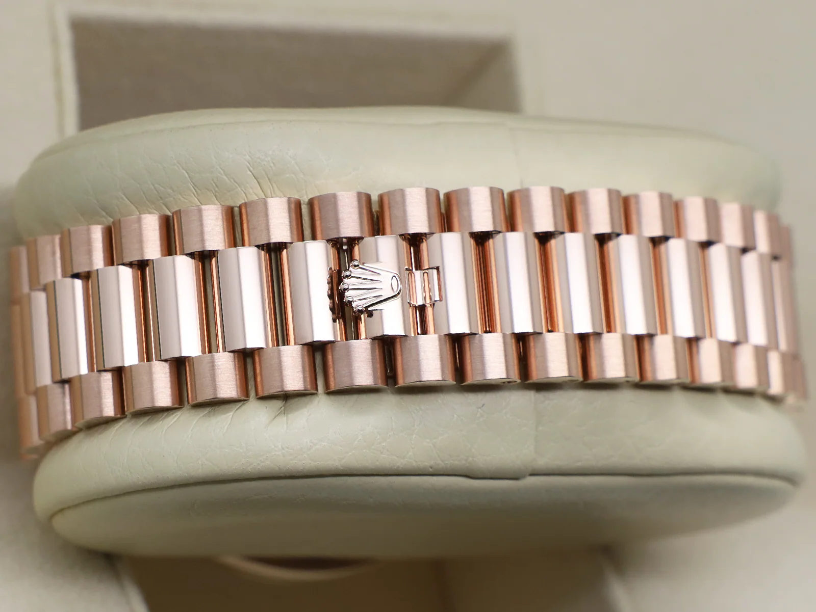 ROLEX DAY-DATE 40mm 18ct ROSE GOLD 228235 OLIVE GREEN ROMAN NUMERAL DIAL WARRANTY 2024 UK B&P - Image 8