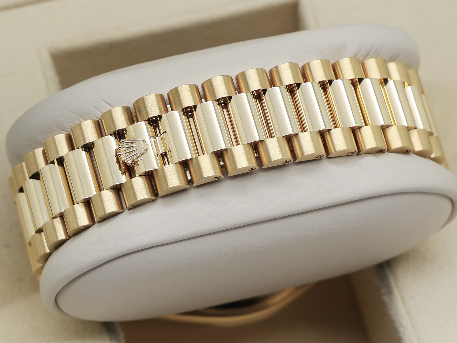 ROLEX DAY-DATE 40mm 18ct YELLOW GOLD 228238 WHITE ROMAN NUMERAL DIAL WARRANTY 2023 UK B&P - Image 8
